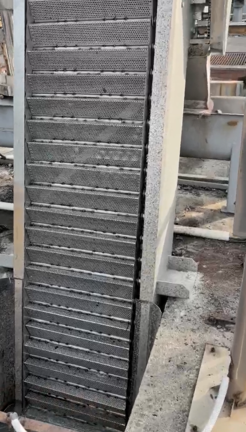 精准截污 智护清澄 | 山东地卫环保网板式格栅清污机，筑牢污水治理第一道防线